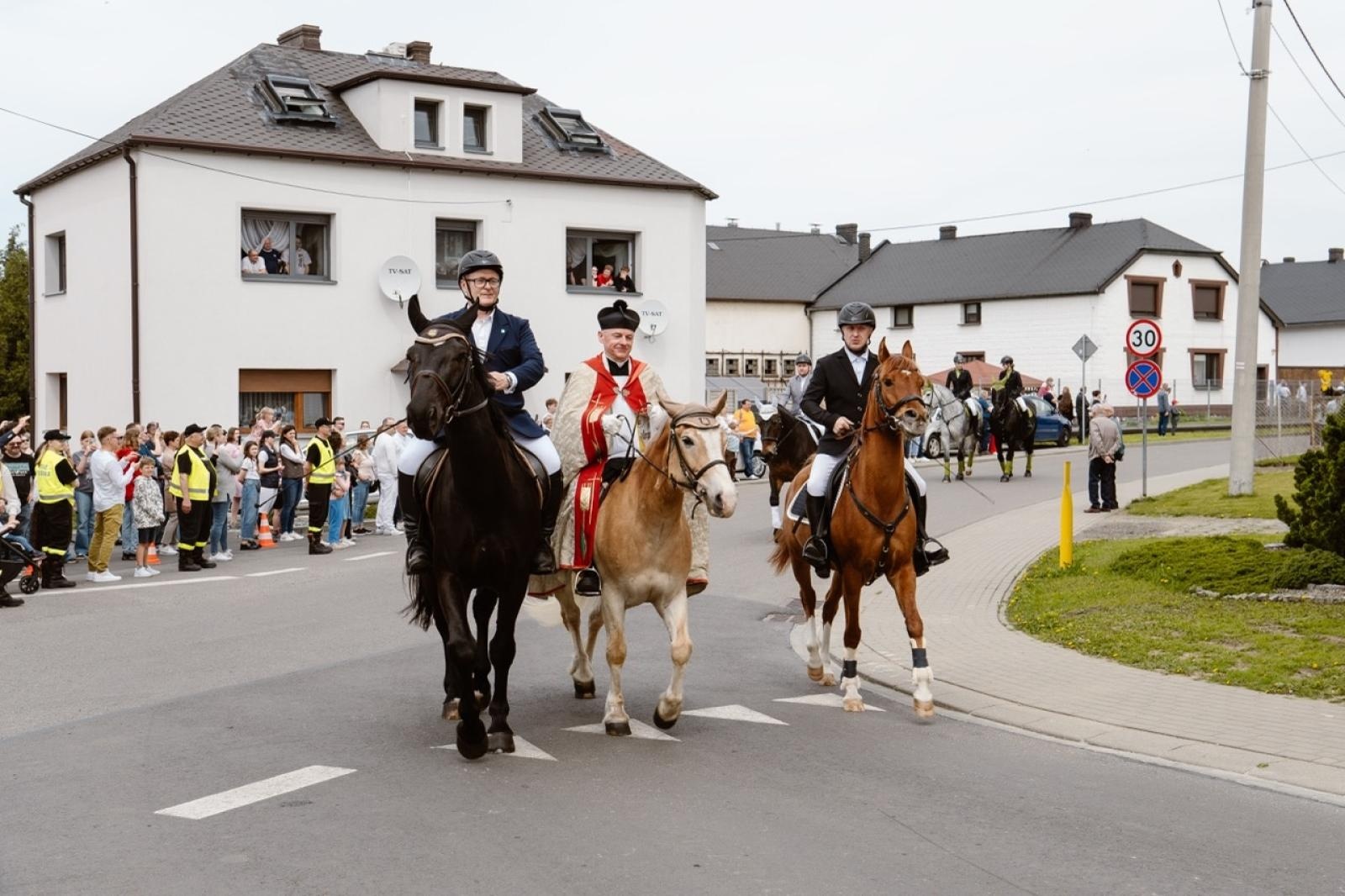 Zdjęcie w galerii na portalu naszraciborz.pl: Tradycyjna pietrowicka procesja wielkanocna na bis. Pielęgnowanie ducha i historii wiadomości z regionu