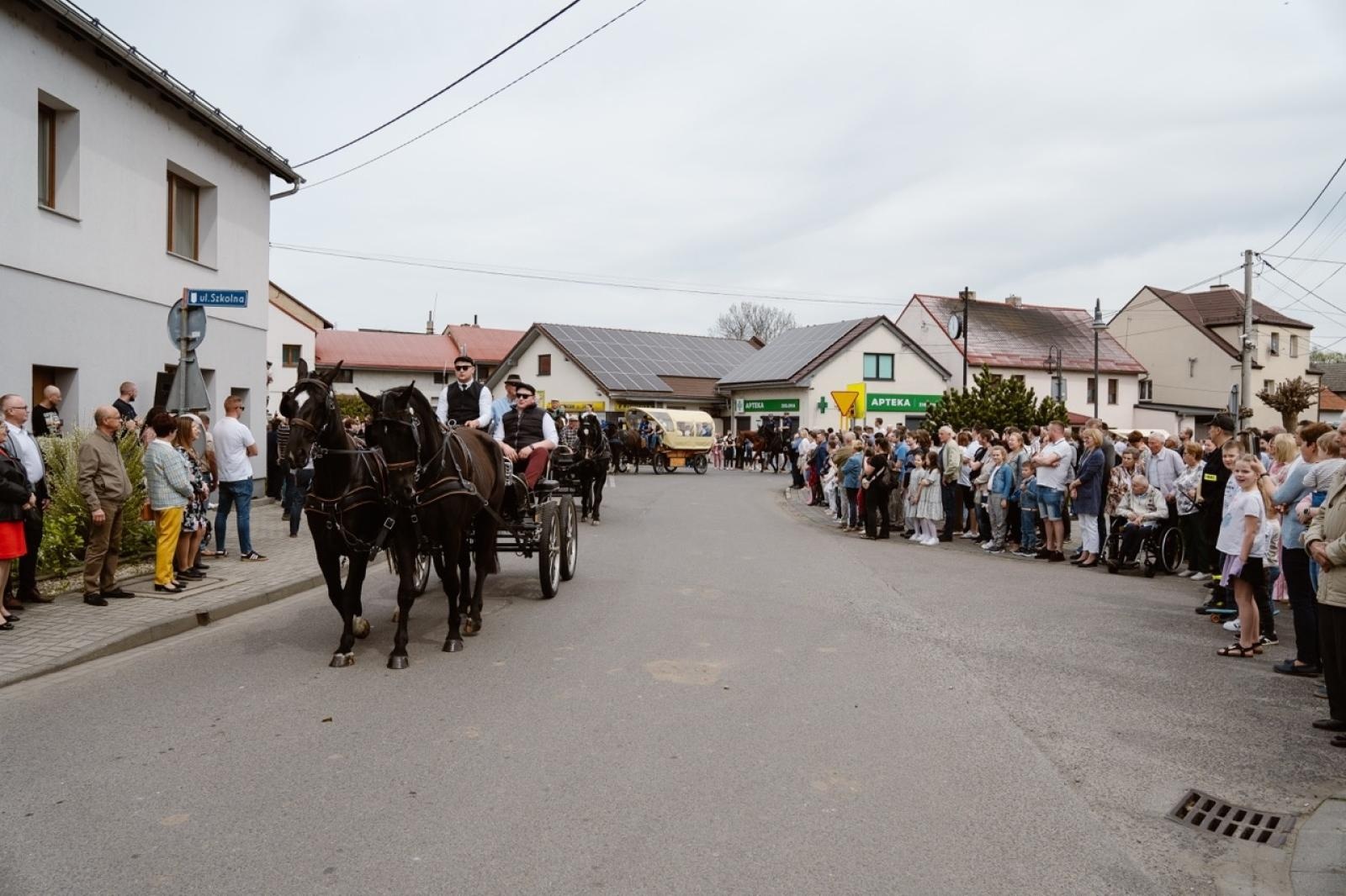 Zdjęcie w galerii na portalu naszraciborz.pl: Tradycyjna pietrowicka procesja wielkanocna na bis. Pielęgnowanie ducha i historii wiadomości z regionu