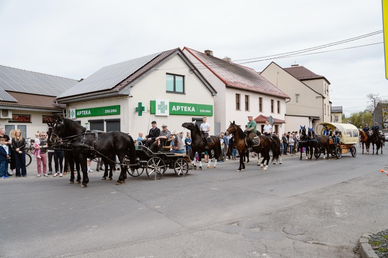 Zdjęcie w galerii na portalu naszraciborz.pl: Tradycyjna pietrowicka procesja wielkanocna na bis. Pielęgnowanie ducha i historii wiadomości z regionu