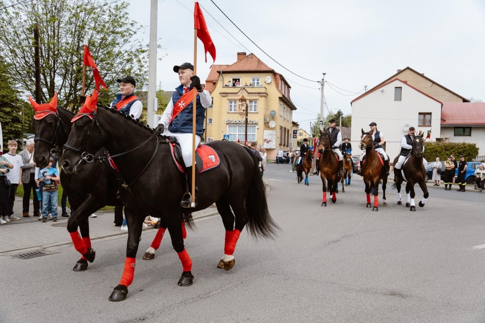 Zdjęcie w galerii na portalu naszraciborz.pl: Tradycyjna pietrowicka procesja wielkanocna na bis. Pielęgnowanie ducha i historii wiadomości z regionu