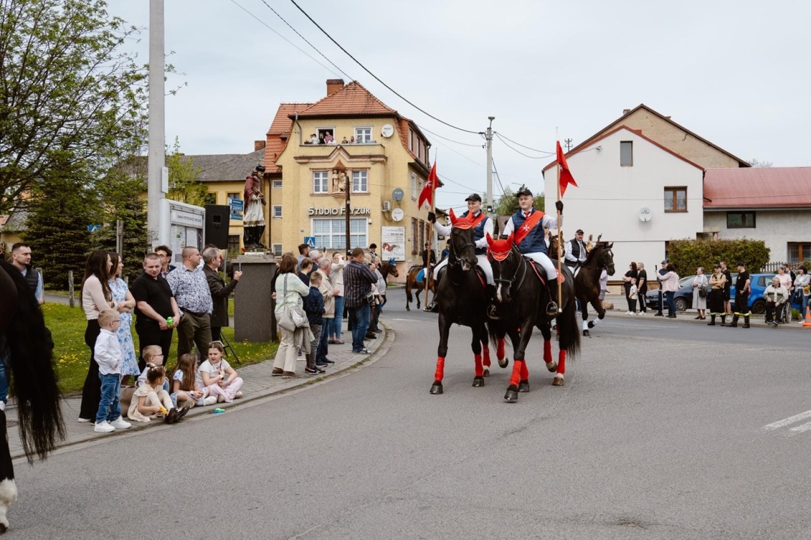 Zdjęcie w galerii na portalu naszraciborz.pl: Tradycyjna pietrowicka procesja wielkanocna na bis. Pielęgnowanie ducha i historii wiadomości z regionu