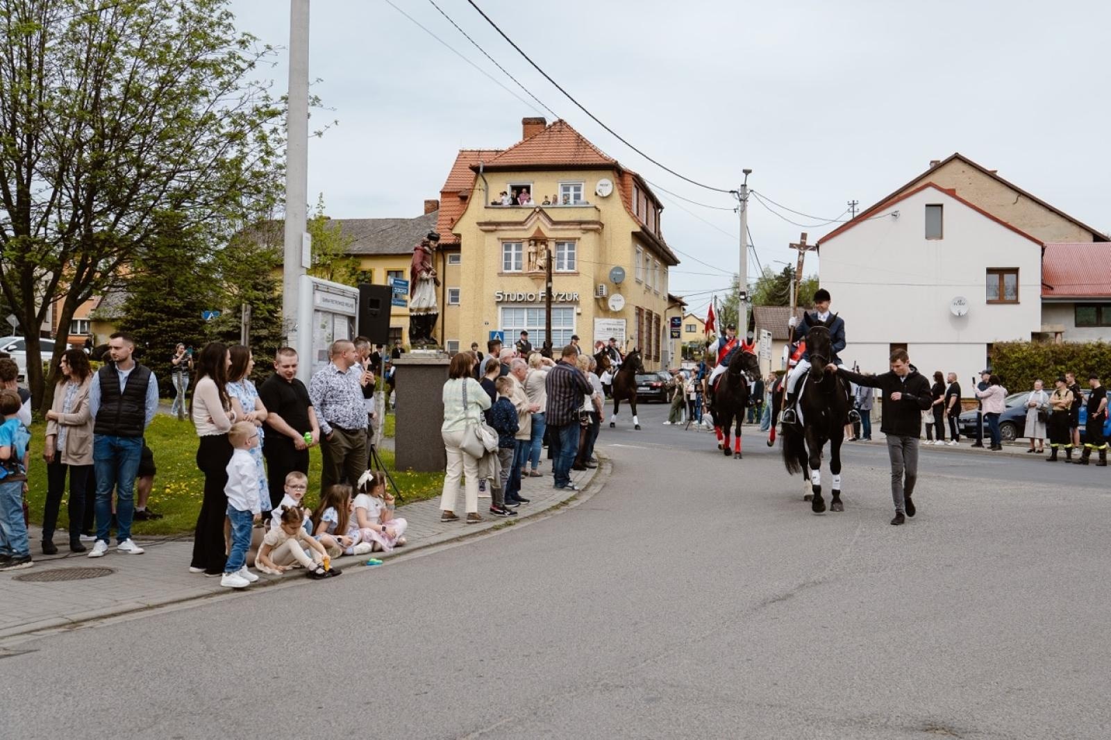Zdjęcie w galerii na portalu naszraciborz.pl: Tradycyjna pietrowicka procesja wielkanocna na bis. Pielęgnowanie ducha i historii wiadomości z regionu