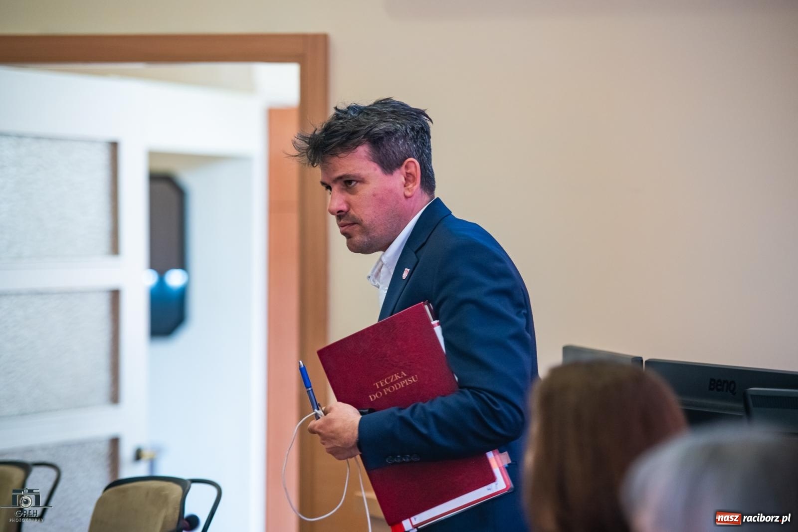 Zdjęcie w galerii na portalu naszraciborz.pl: Kto zagląda do Stacji Młodych i witraże w Markowicach – migawki z komisji oświaty wiadomości z regionu