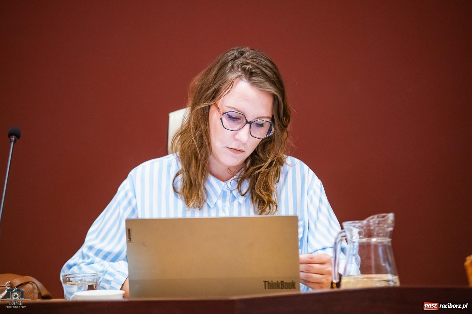 Zdjęcie w galerii na portalu naszraciborz.pl: Kto zagląda do Stacji Młodych i witraże w Markowicach – migawki z komisji oświaty wiadomości z regionu