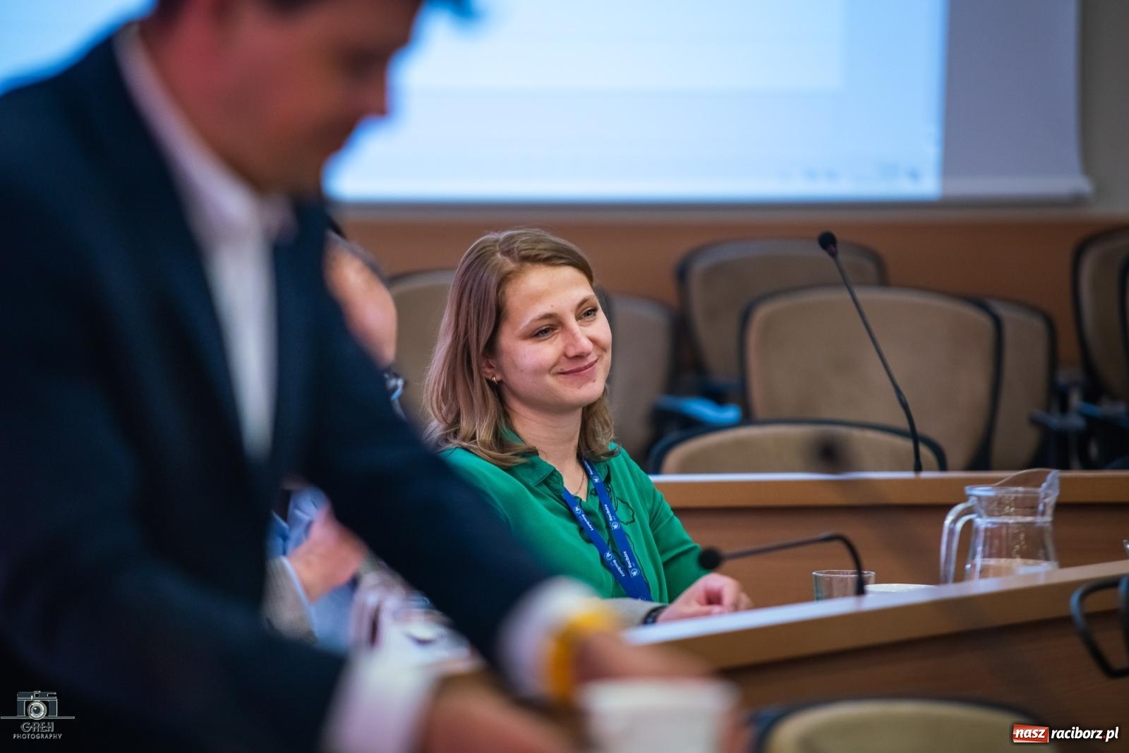 Zdjęcie w galerii na portalu naszraciborz.pl: Kto zagląda do Stacji Młodych i witraże w Markowicach – migawki z komisji oświaty wiadomości z regionu