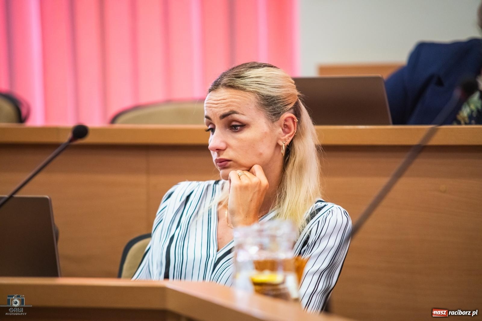 Zdjęcie w galerii na portalu naszraciborz.pl: Kto zagląda do Stacji Młodych i witraże w Markowicach – migawki z komisji oświaty wiadomości z regionu