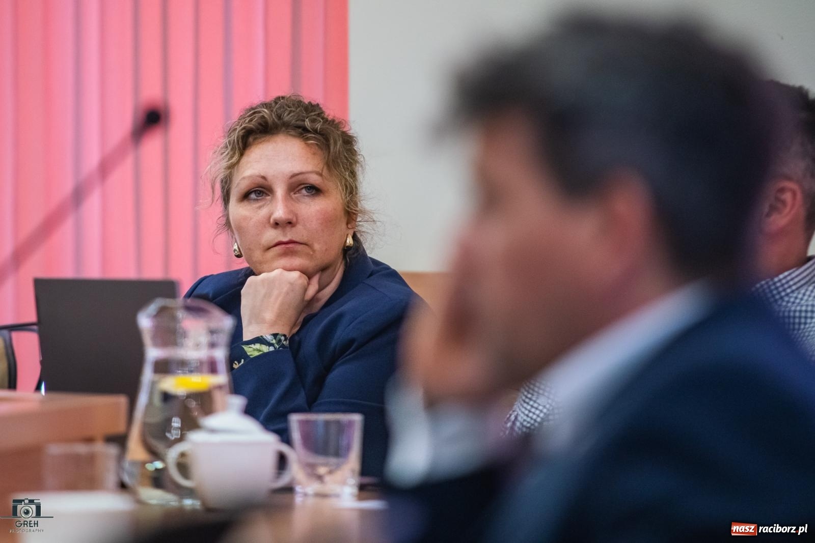 Zdjęcie w galerii na portalu naszraciborz.pl: Kto zagląda do Stacji Młodych i witraże w Markowicach – migawki z komisji oświaty wiadomości z regionu