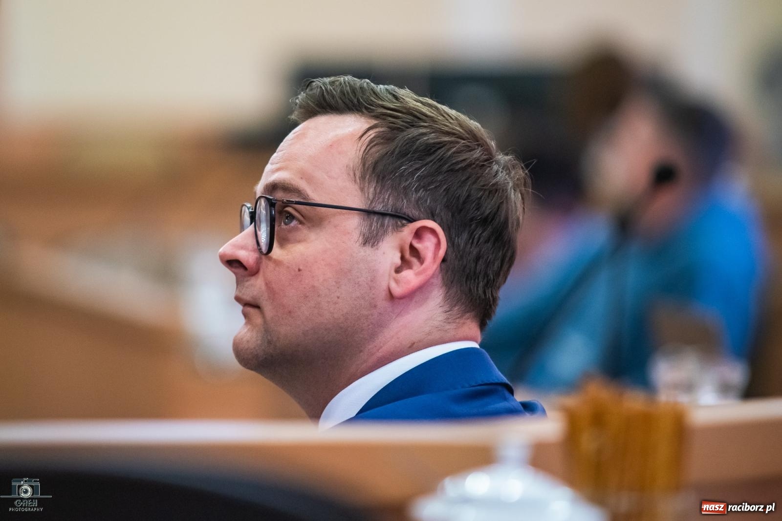 Zdjęcie w galerii na portalu naszraciborz.pl: Kto zagląda do Stacji Młodych i witraże w Markowicach – migawki z komisji oświaty wiadomości z regionu