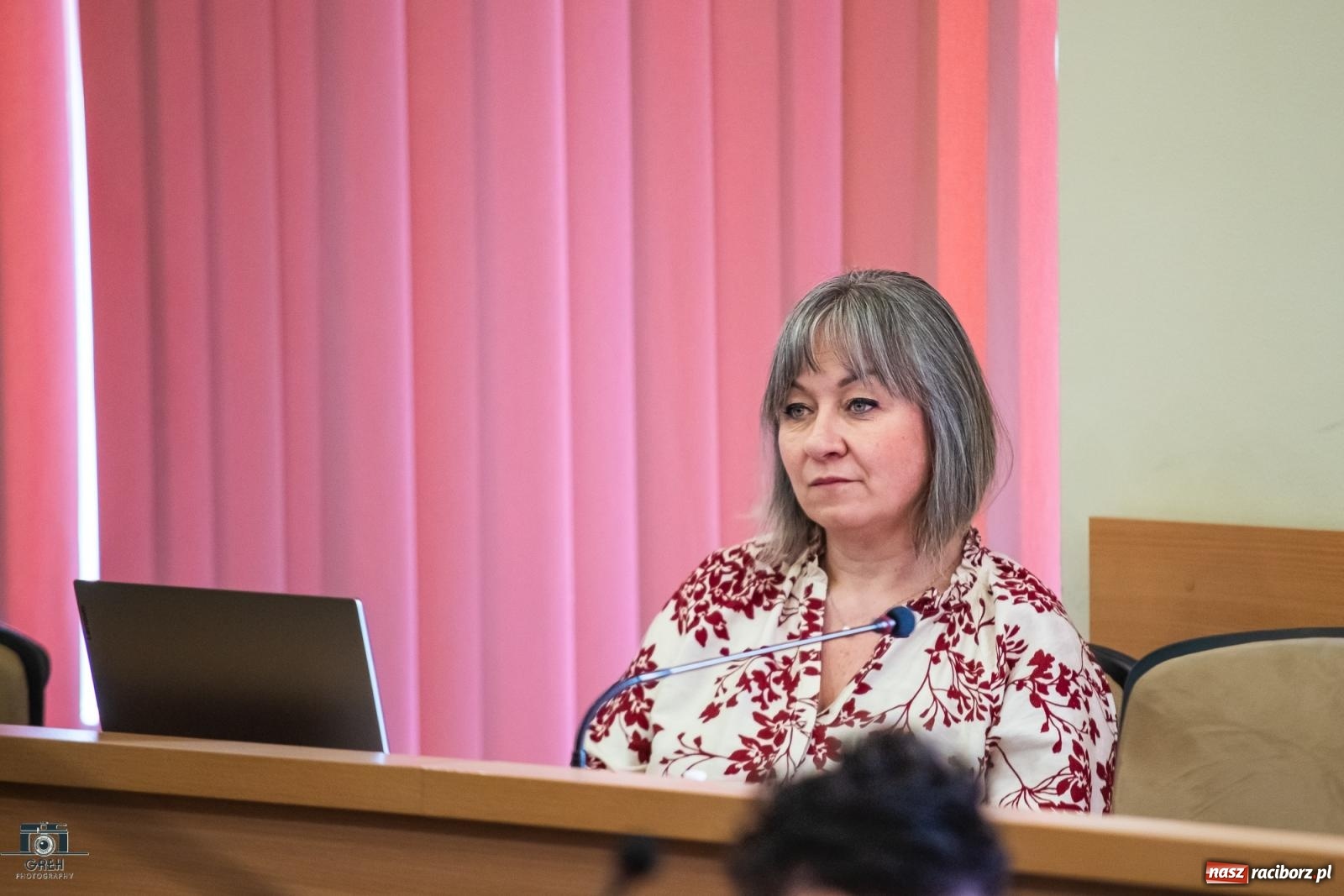 Zdjęcie w galerii na portalu naszraciborz.pl: Kto zagląda do Stacji Młodych i witraże w Markowicach – migawki z komisji oświaty wiadomości z regionu