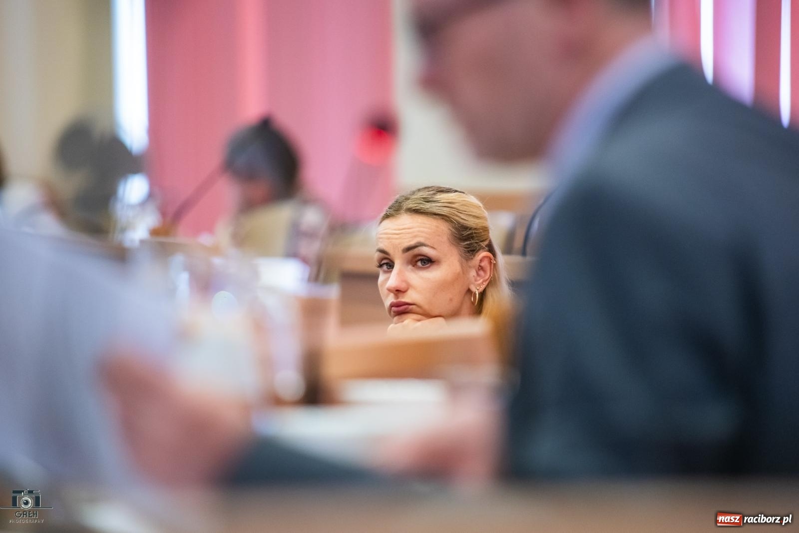 Zdjęcie w galerii na portalu naszraciborz.pl: Kto zagląda do Stacji Młodych i witraże w Markowicach – migawki z komisji oświaty wiadomości z regionu