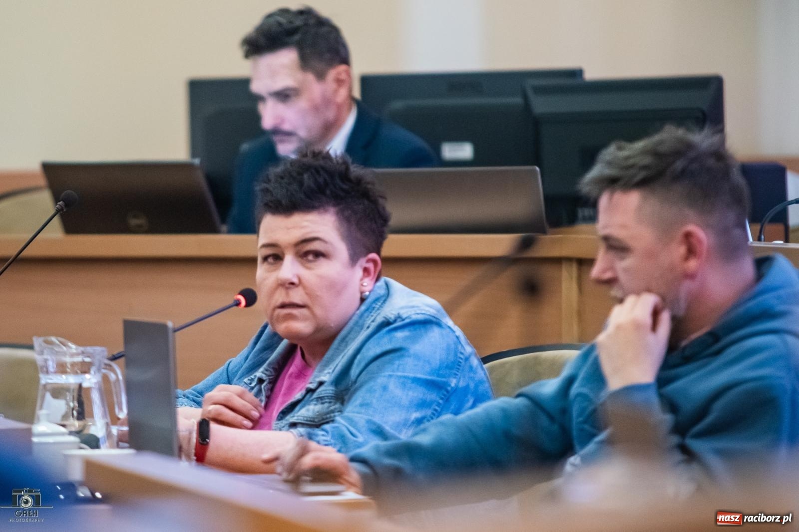 Zdjęcie w galerii na portalu naszraciborz.pl: Kto zagląda do Stacji Młodych i witraże w Markowicach – migawki z komisji oświaty wiadomości z regionu