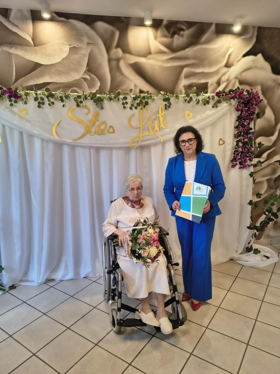 Zdjęcie w galerii na portalu naszraciborz.pl: W Złotej Jesieni świętowano setne urodziny Anieli Korniak wiadomości z regionu