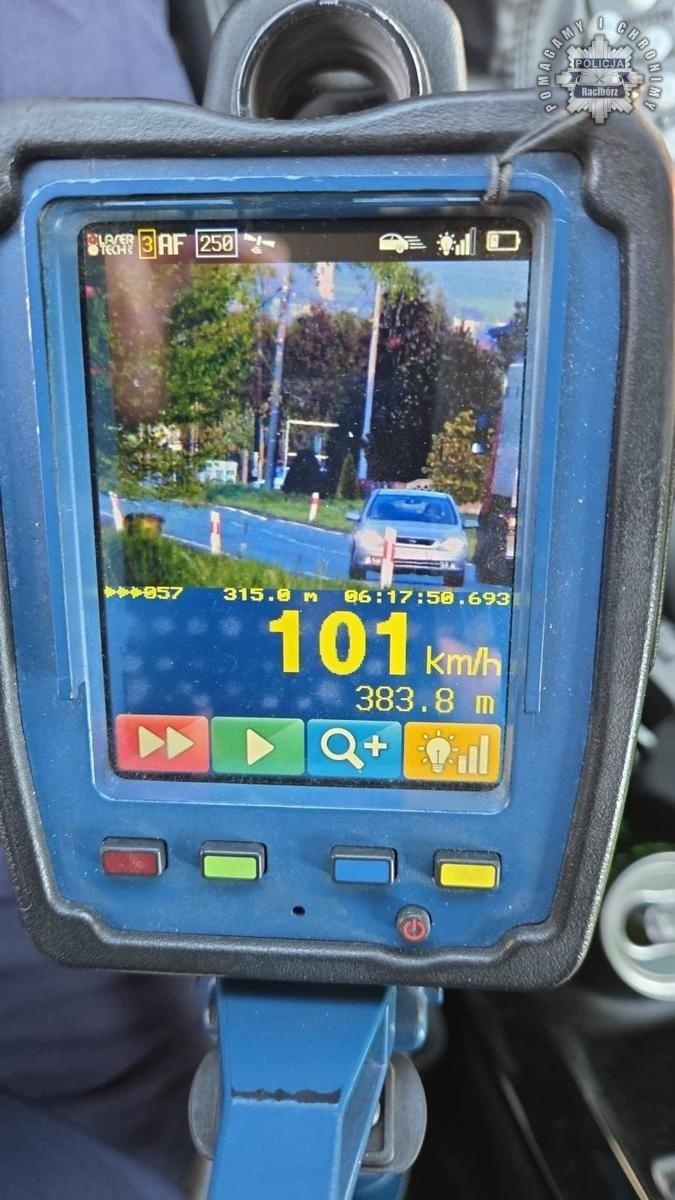 Zdjęcie w galerii na portalu naszraciborz.pl: Ponad stówą w zabudowanym. Pozbyli się prawek na trzy miesiące wiadomości z regionu