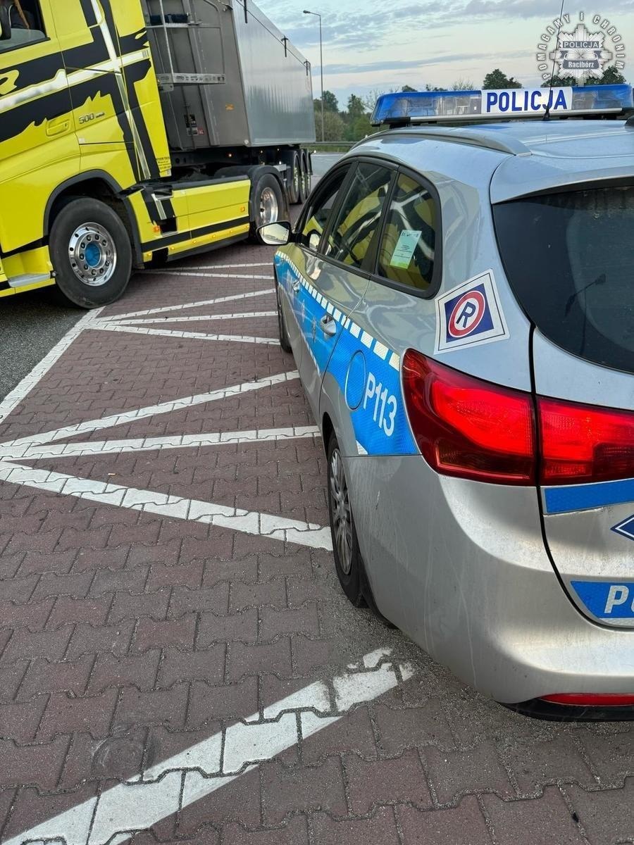 Zdjęcie w galerii na portalu naszraciborz.pl: Raciborscy policjanci wspierają działania kontrolne na granicy polsko-czeskiej w związku z zagrożeniem pryszczycą wiadomości z regionu