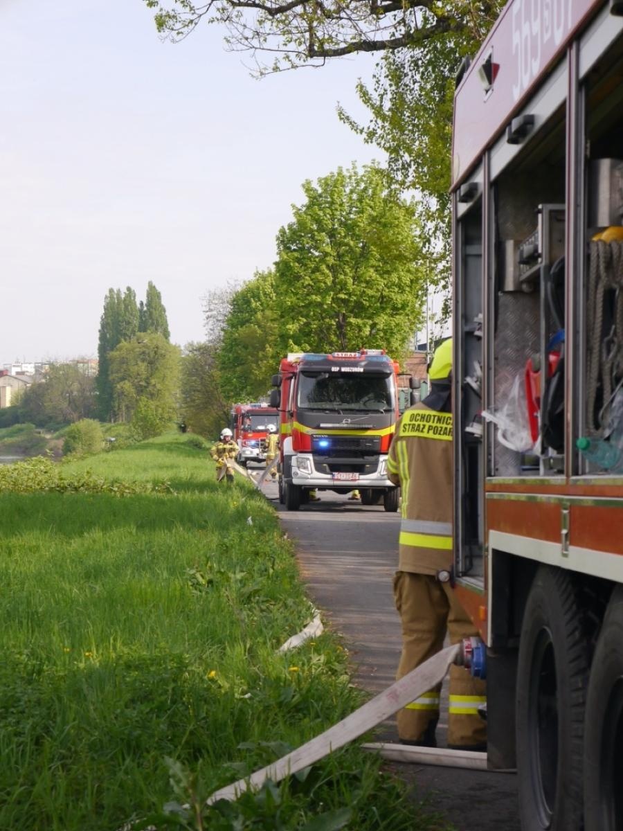 Zdjęcie w galerii na portalu naszraciborz.pl: Ćwiczenia strażackiej kompanii odwodowej w Raciborzu: działania na terenie Tokai Cobex wiadomości z regionu