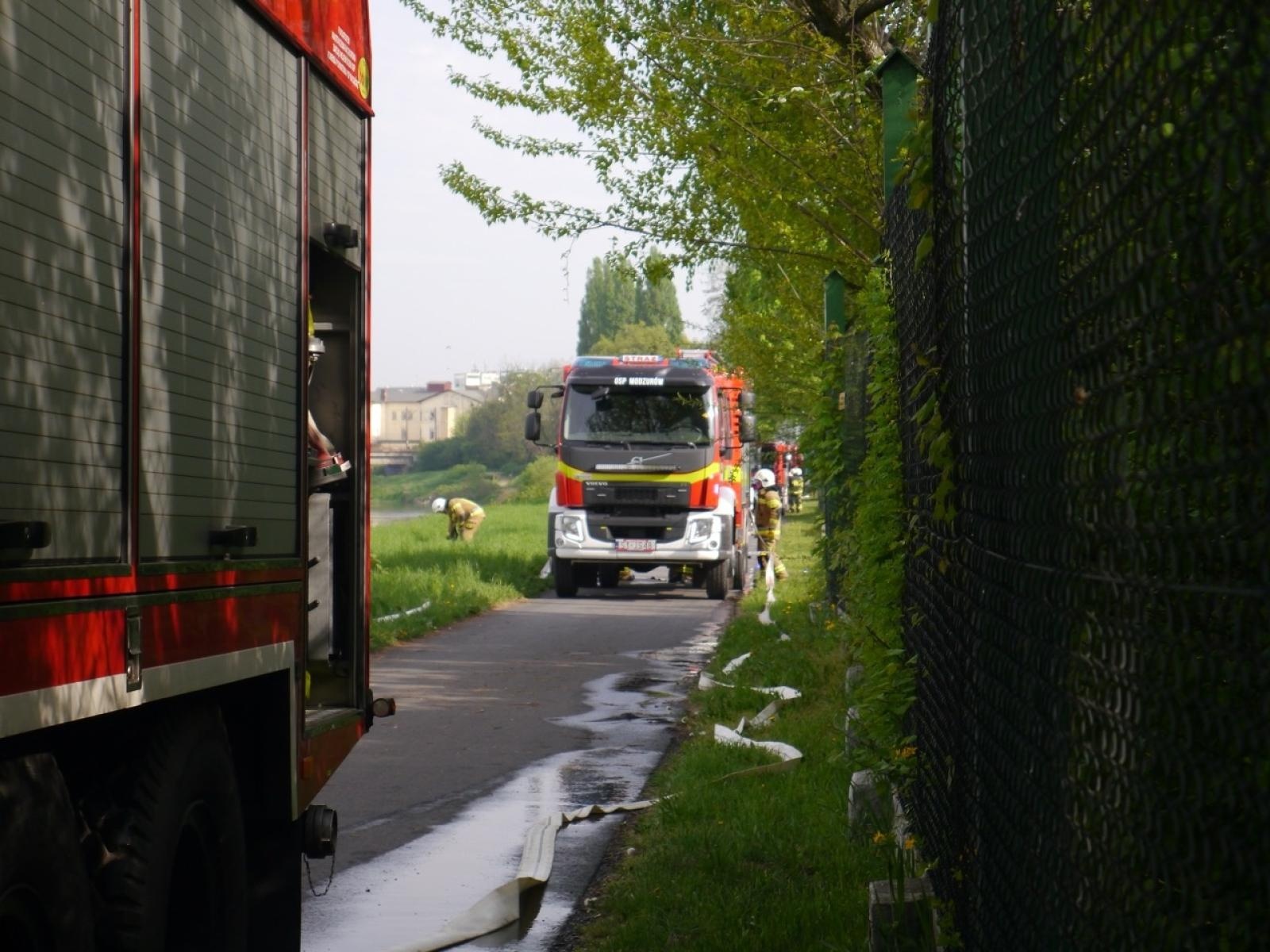 Zdjęcie w galerii na portalu naszraciborz.pl: Ćwiczenia strażackiej kompanii odwodowej w Raciborzu: działania na terenie Tokai Cobex wiadomości z regionu