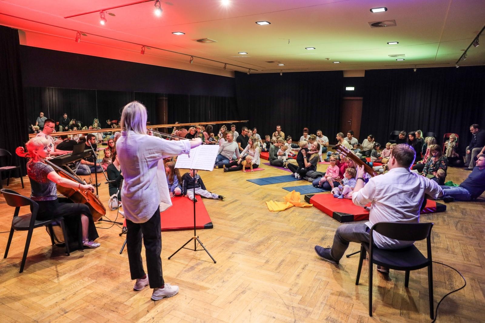 Zdjęcie w galerii na portalu naszraciborz.pl: Maluchy w krainie dźwięku i warzywne historie zapraszają na koncert wiadomości z regionu