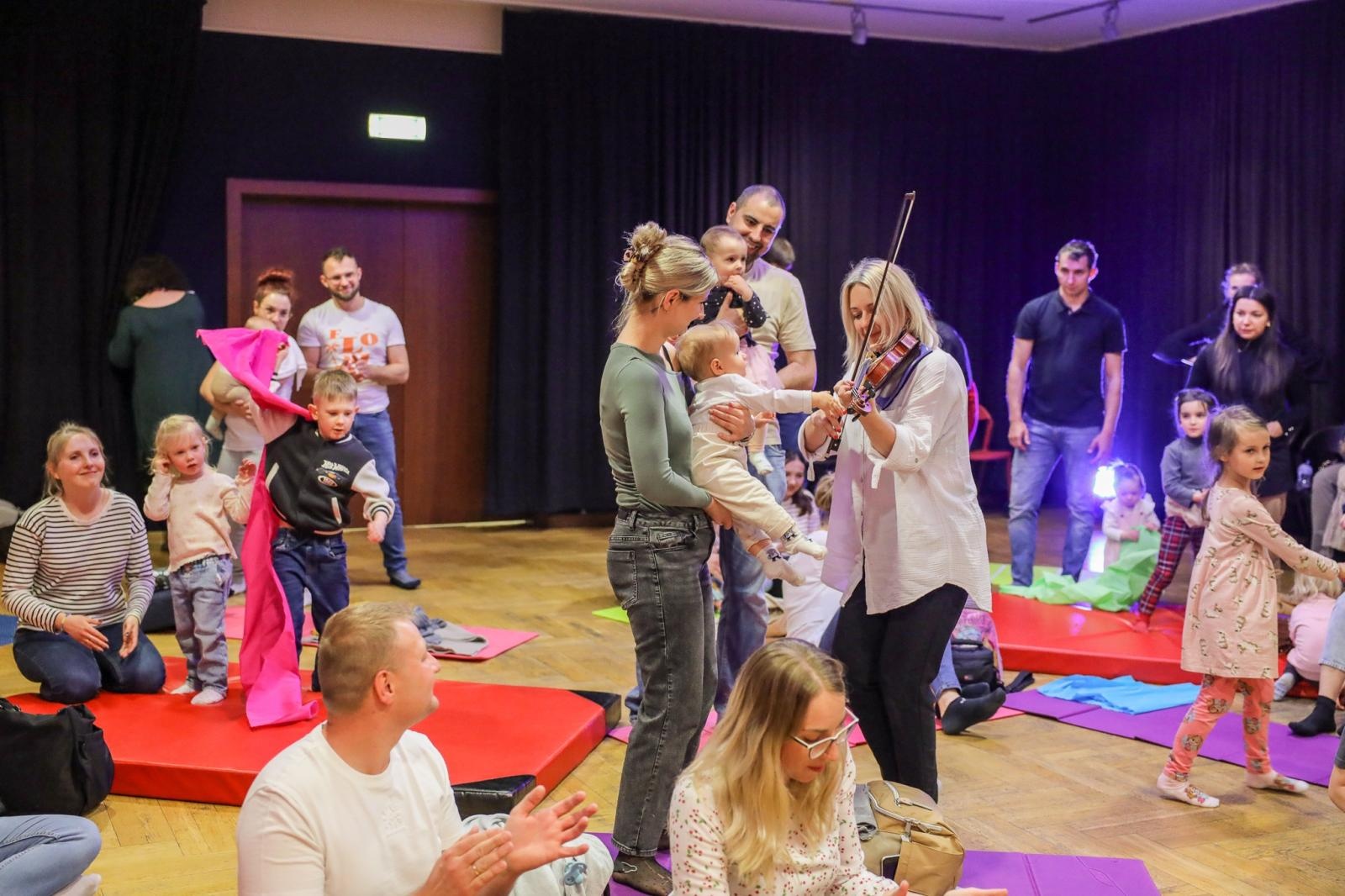 Zdjęcie w galerii na portalu naszraciborz.pl: Maluchy w krainie dźwięku i warzywne historie zapraszają na koncert wiadomości z regionu