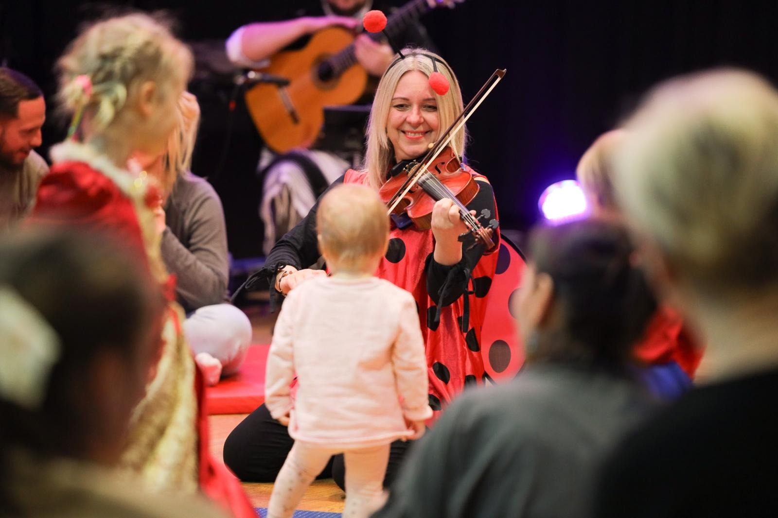 Zdjęcie w galerii na portalu naszraciborz.pl: Maluchy w krainie dźwięku i warzywne historie zapraszają na koncert wiadomości z regionu