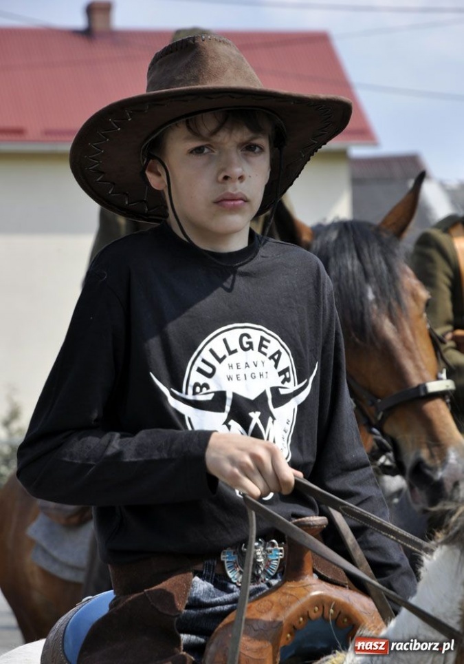Zdjęcie w galerii na portalu naszraciborz.pl: Biskupa wsadzili do królewskiej karocy wiadomości z regionu