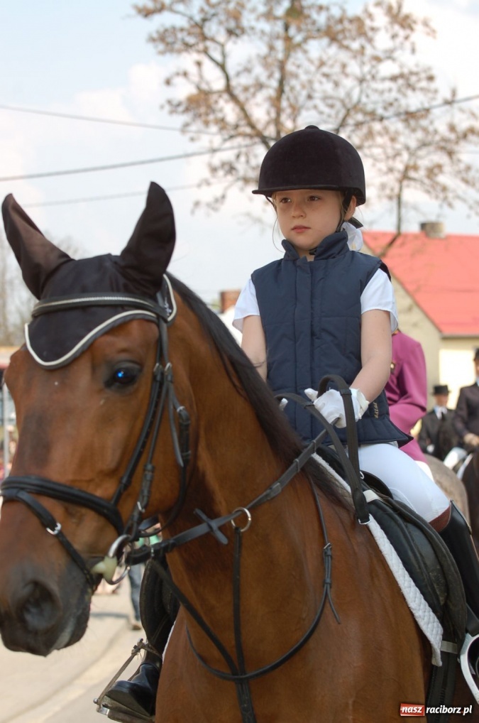 Zdjęcie w galerii na portalu naszraciborz.pl: Biskupa wsadzili do królewskiej karocy wiadomości z regionu