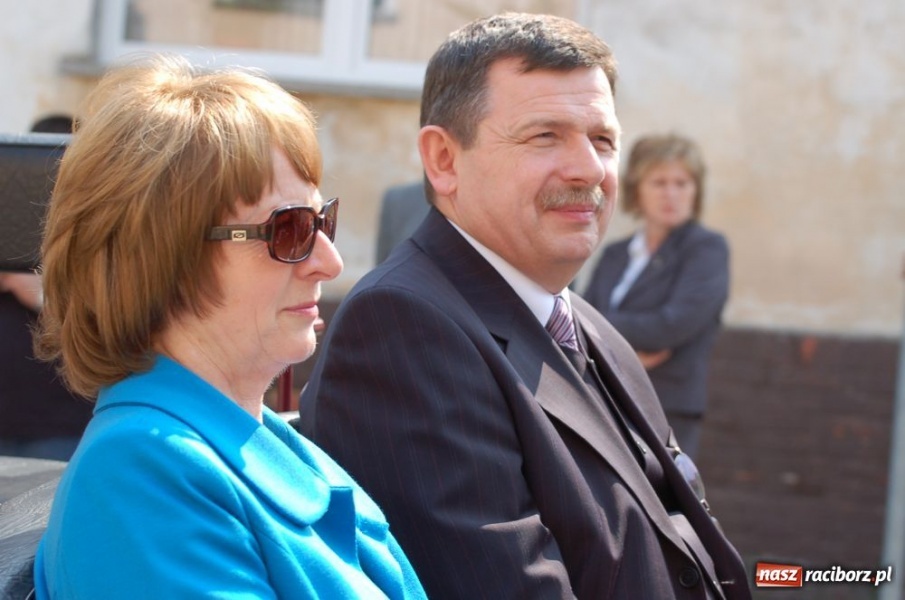 Zdjęcie w galerii na portalu naszraciborz.pl: Biskupa wsadzili do królewskiej karocy wiadomości z regionu