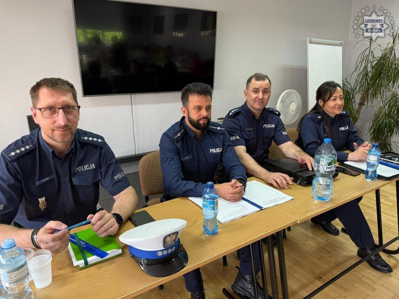 Zdjęcie w galerii na portalu naszraciborz.pl: Bezpieczny senior. Wspólna debata w Raciborzu wiadomości z regionu