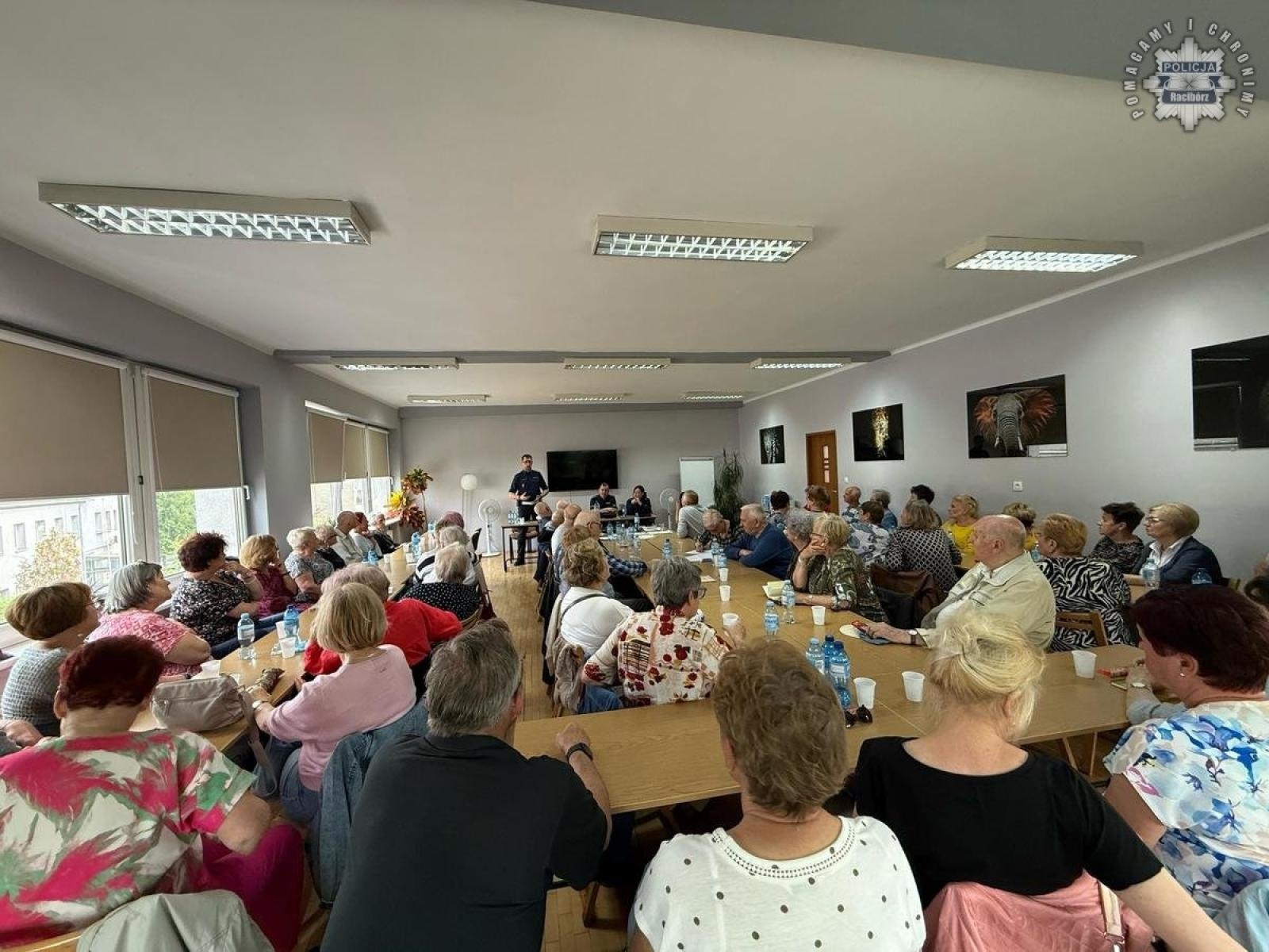 Zdjęcie w galerii na portalu naszraciborz.pl: Bezpieczny senior. Wspólna debata w Raciborzu wiadomości z regionu