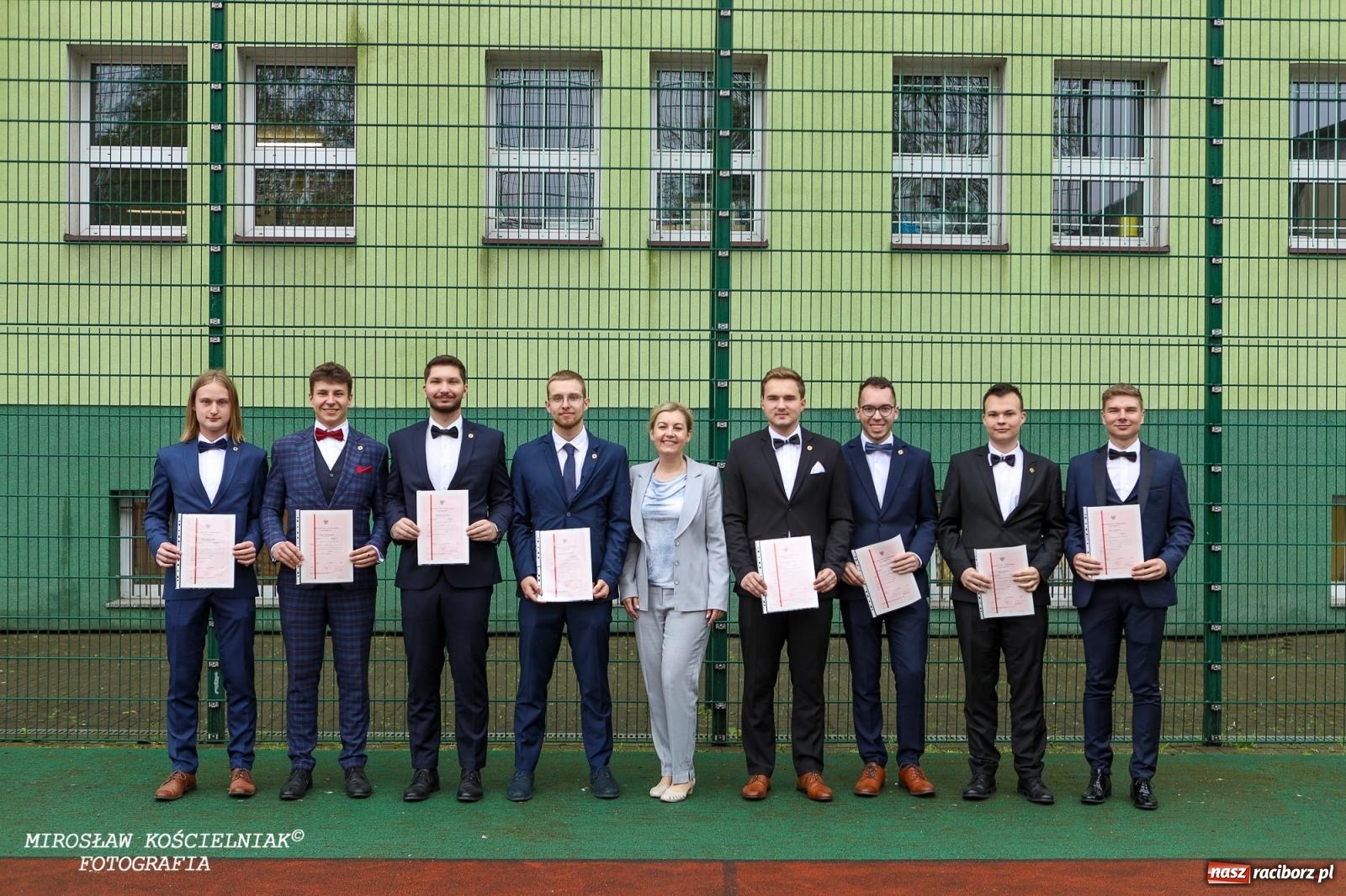 Zdjęcie w galerii na portalu naszraciborz.pl: Raciborska politechnika nad Odrą pożegnała absolwentów wiadomości z regionu