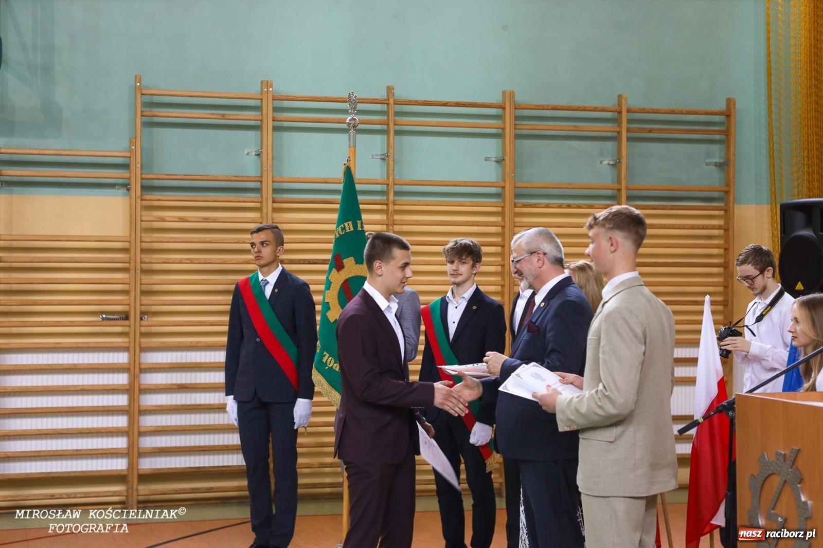 Zdjęcie w galerii na portalu naszraciborz.pl: Raciborska politechnika nad Odrą pożegnała absolwentów wiadomości z regionu
