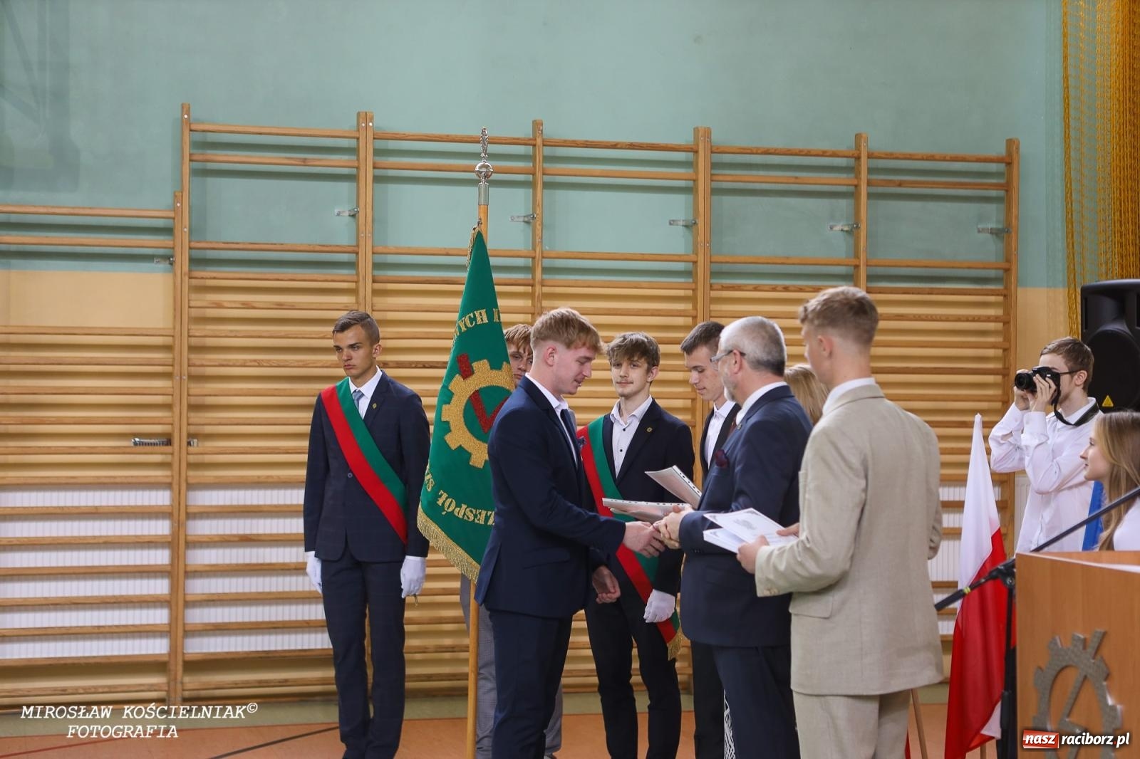 Zdjęcie w galerii na portalu naszraciborz.pl: Raciborska politechnika nad Odrą pożegnała absolwentów wiadomości z regionu