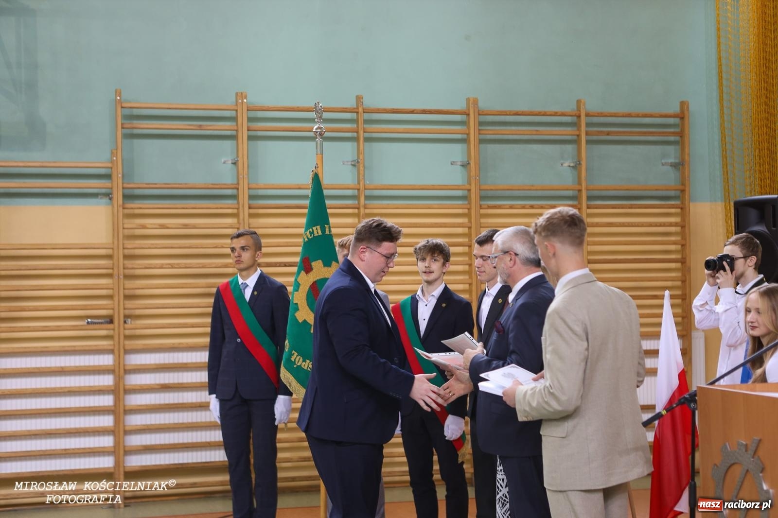 Zdjęcie w galerii na portalu naszraciborz.pl: Raciborska politechnika nad Odrą pożegnała absolwentów wiadomości z regionu