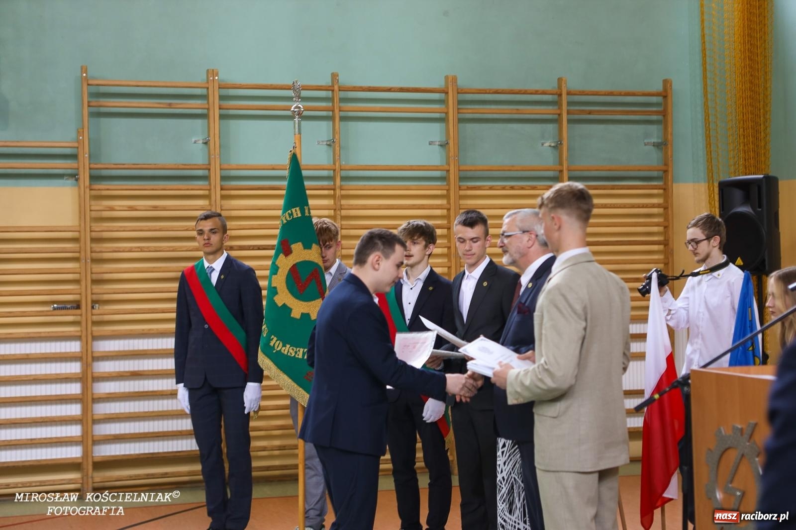 Zdjęcie w galerii na portalu naszraciborz.pl: Raciborska politechnika nad Odrą pożegnała absolwentów wiadomości z regionu