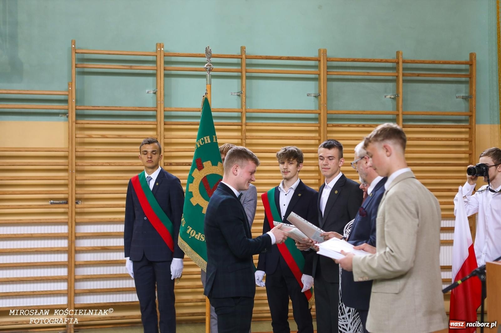Zdjęcie w galerii na portalu naszraciborz.pl: Raciborska politechnika nad Odrą pożegnała absolwentów wiadomości z regionu