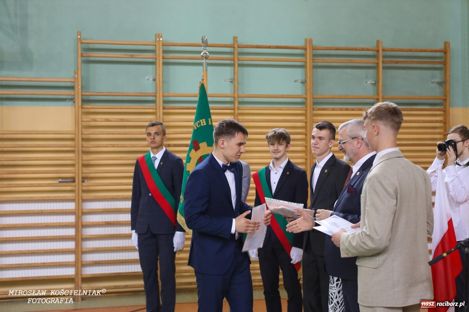 Zdjęcie w galerii na portalu naszraciborz.pl: Raciborska politechnika nad Odrą pożegnała absolwentów wiadomości z regionu