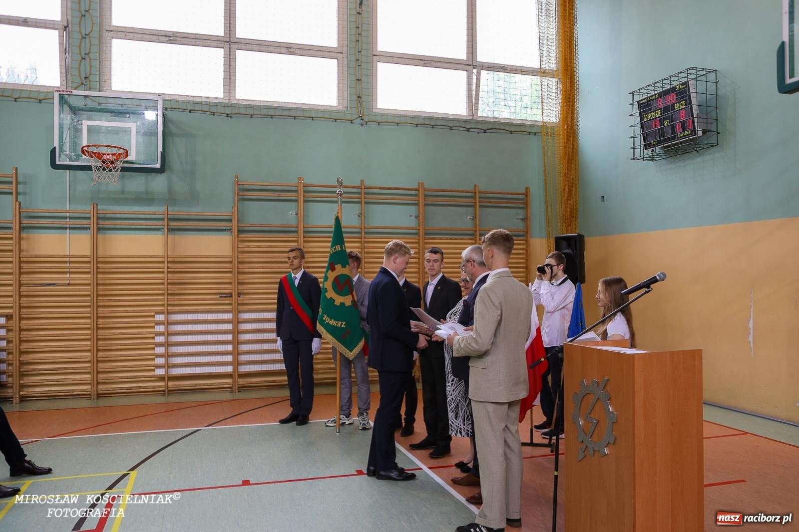 Zdjęcie w galerii na portalu naszraciborz.pl: Raciborska politechnika nad Odrą pożegnała absolwentów wiadomości z regionu