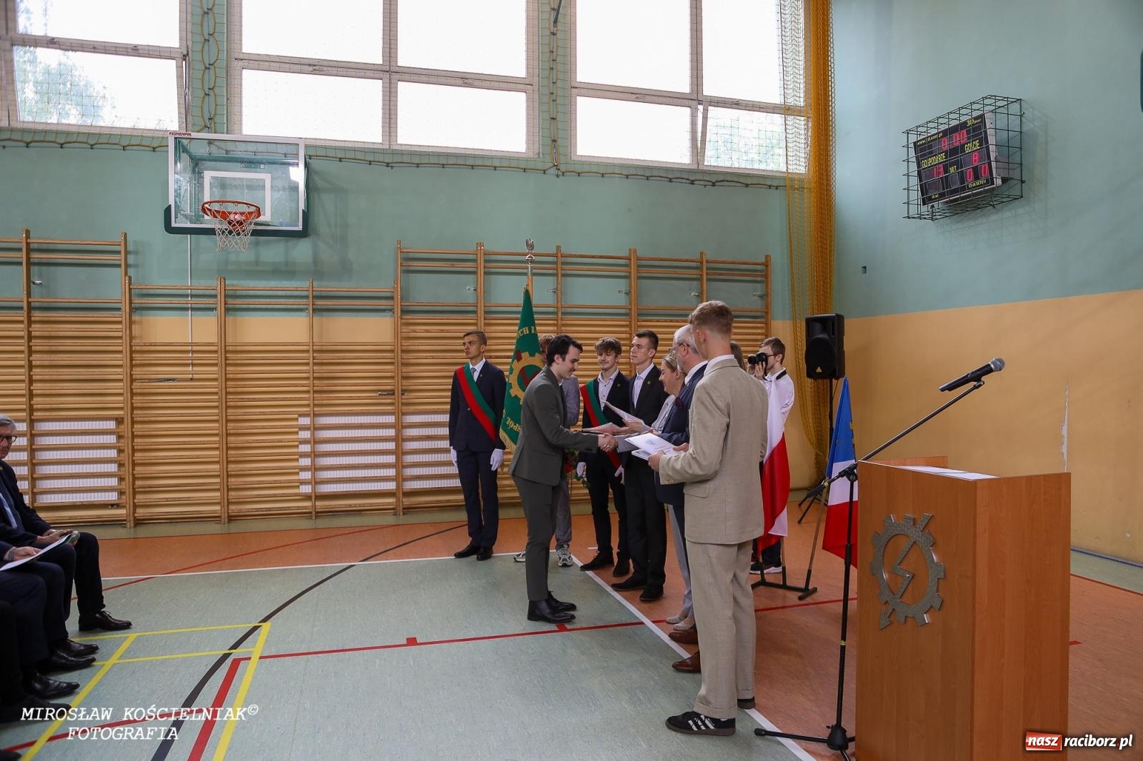 Zdjęcie w galerii na portalu naszraciborz.pl: Raciborska politechnika nad Odrą pożegnała absolwentów wiadomości z regionu