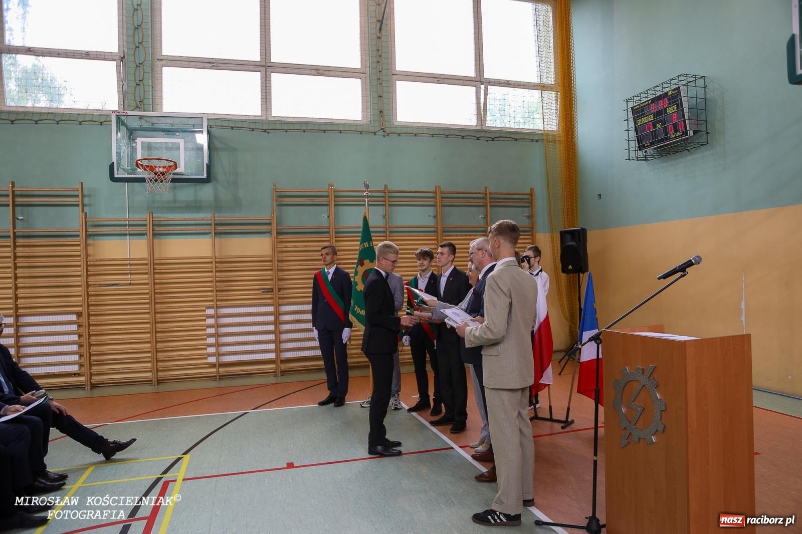 Zdjęcie w galerii na portalu naszraciborz.pl: Raciborska politechnika nad Odrą pożegnała absolwentów wiadomości z regionu