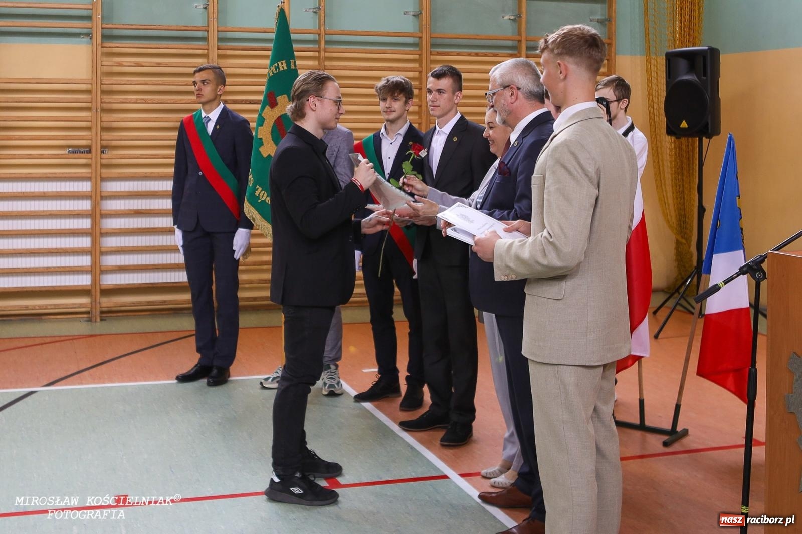 Zdjęcie w galerii na portalu naszraciborz.pl: Raciborska politechnika nad Odrą pożegnała absolwentów wiadomości z regionu