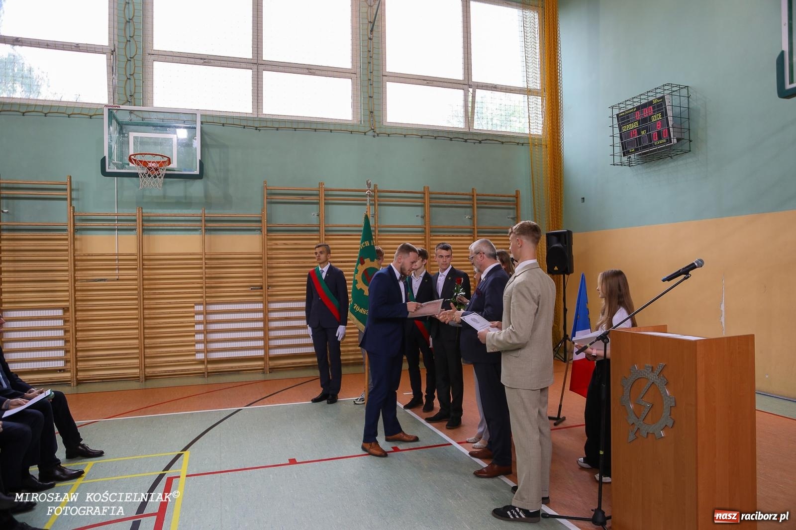 Zdjęcie w galerii na portalu naszraciborz.pl: Raciborska politechnika nad Odrą pożegnała absolwentów wiadomości z regionu