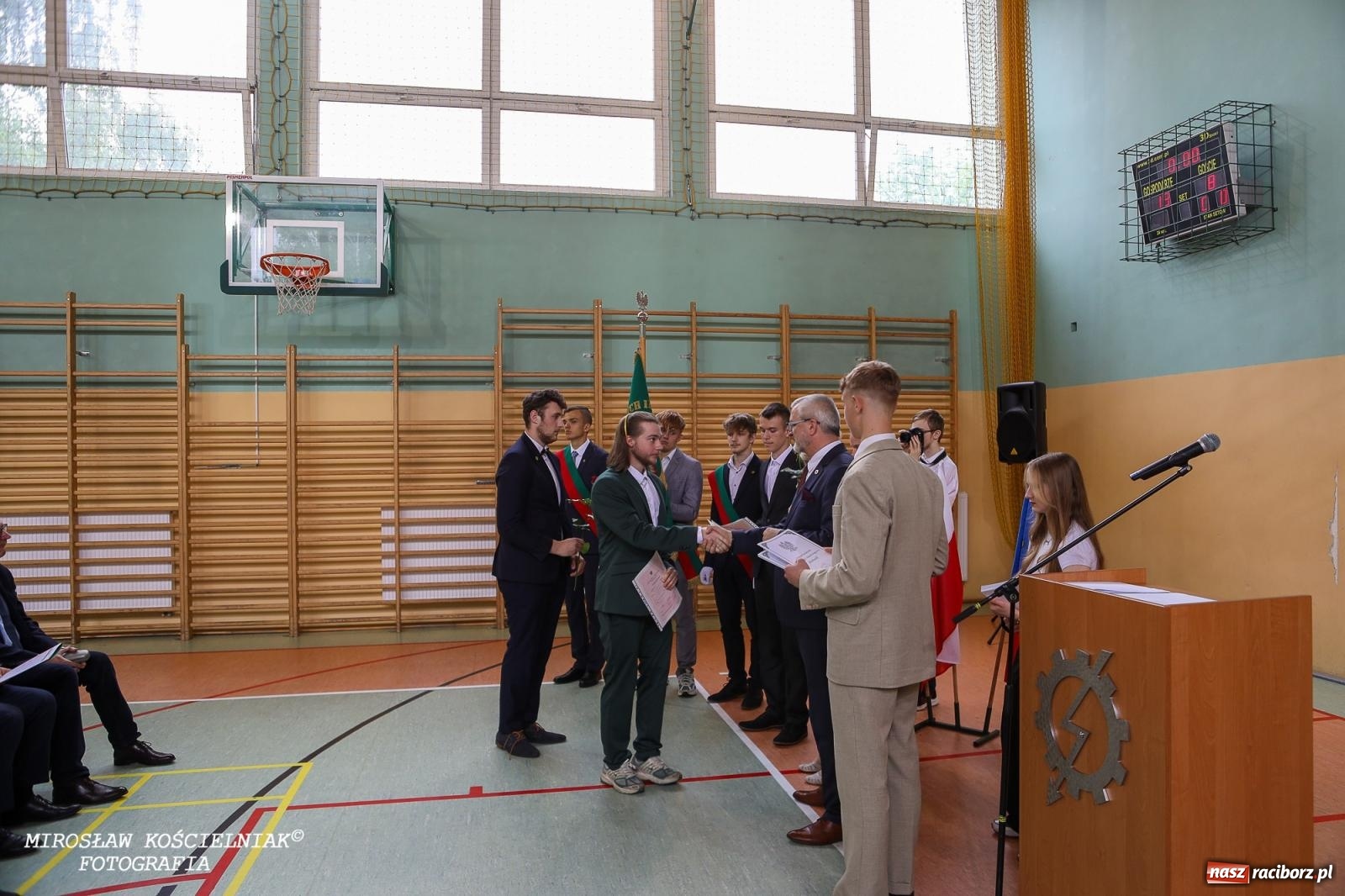 Zdjęcie w galerii na portalu naszraciborz.pl: Raciborska politechnika nad Odrą pożegnała absolwentów wiadomości z regionu