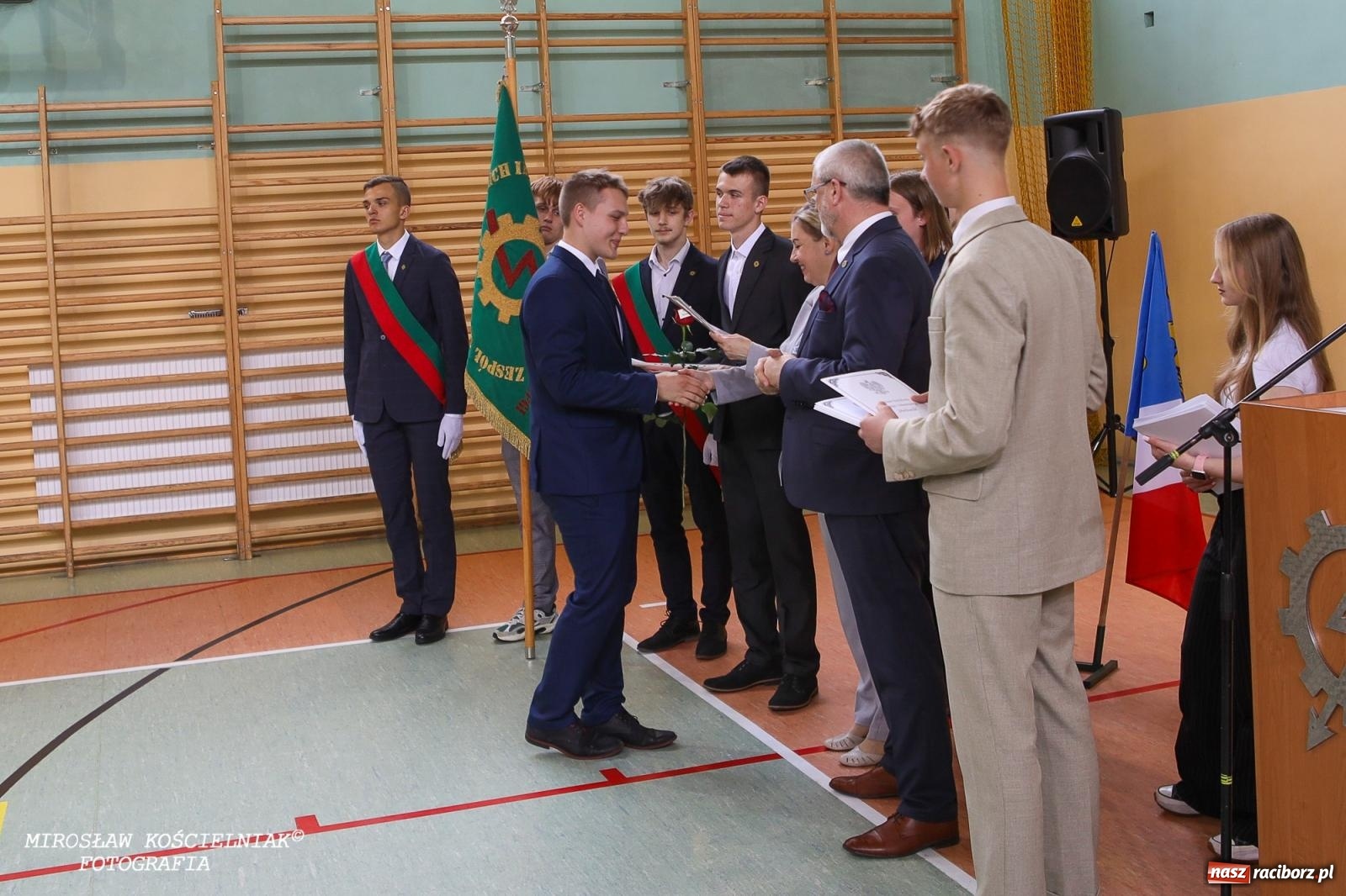 Zdjęcie w galerii na portalu naszraciborz.pl: Raciborska politechnika nad Odrą pożegnała absolwentów wiadomości z regionu