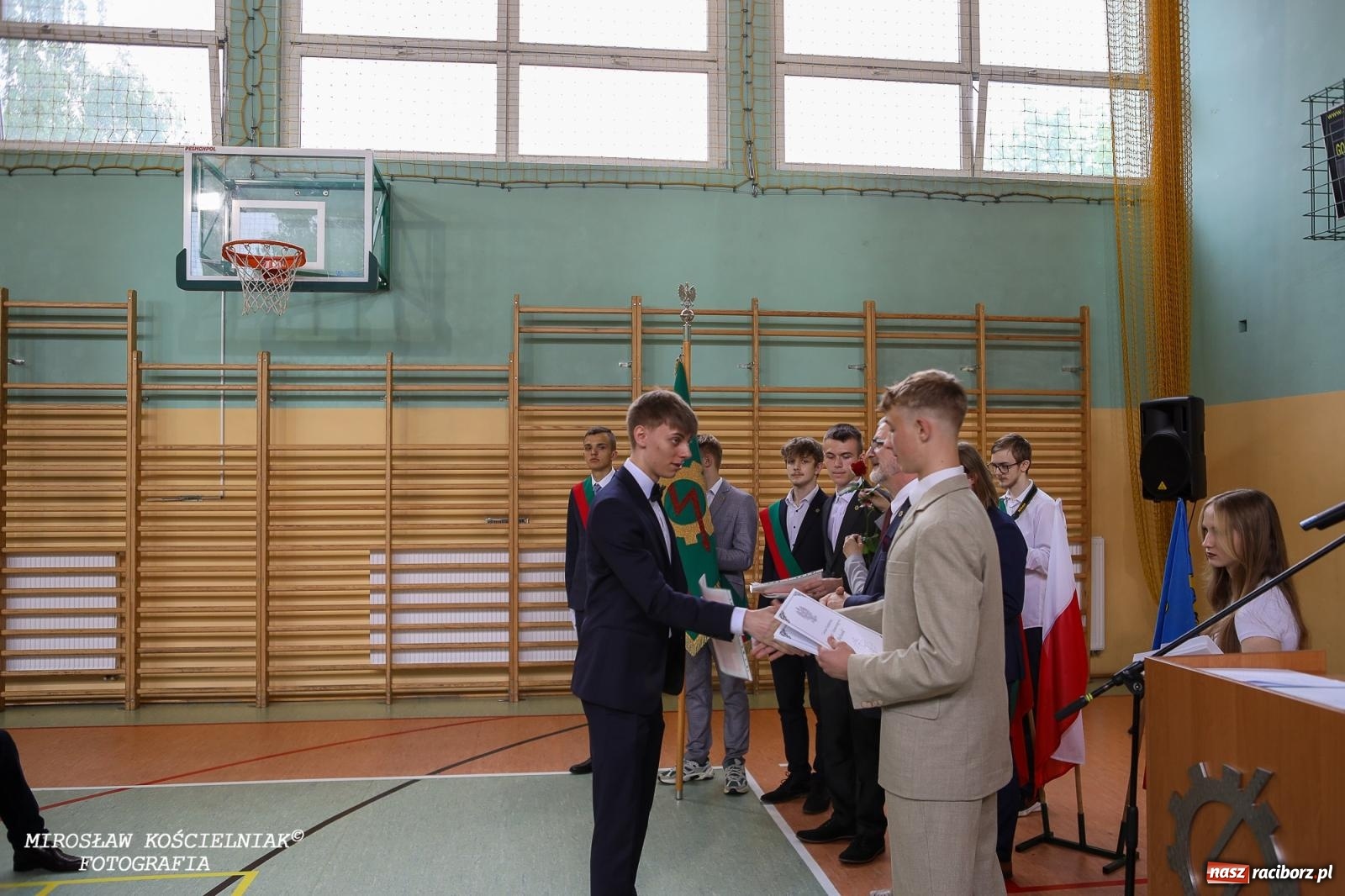 Zdjęcie w galerii na portalu naszraciborz.pl: Raciborska politechnika nad Odrą pożegnała absolwentów wiadomości z regionu