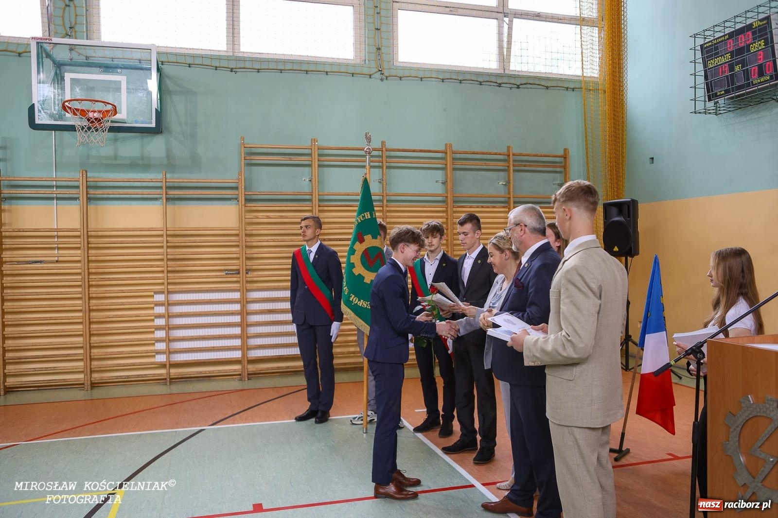 Zdjęcie w galerii na portalu naszraciborz.pl: Raciborska politechnika nad Odrą pożegnała absolwentów wiadomości z regionu