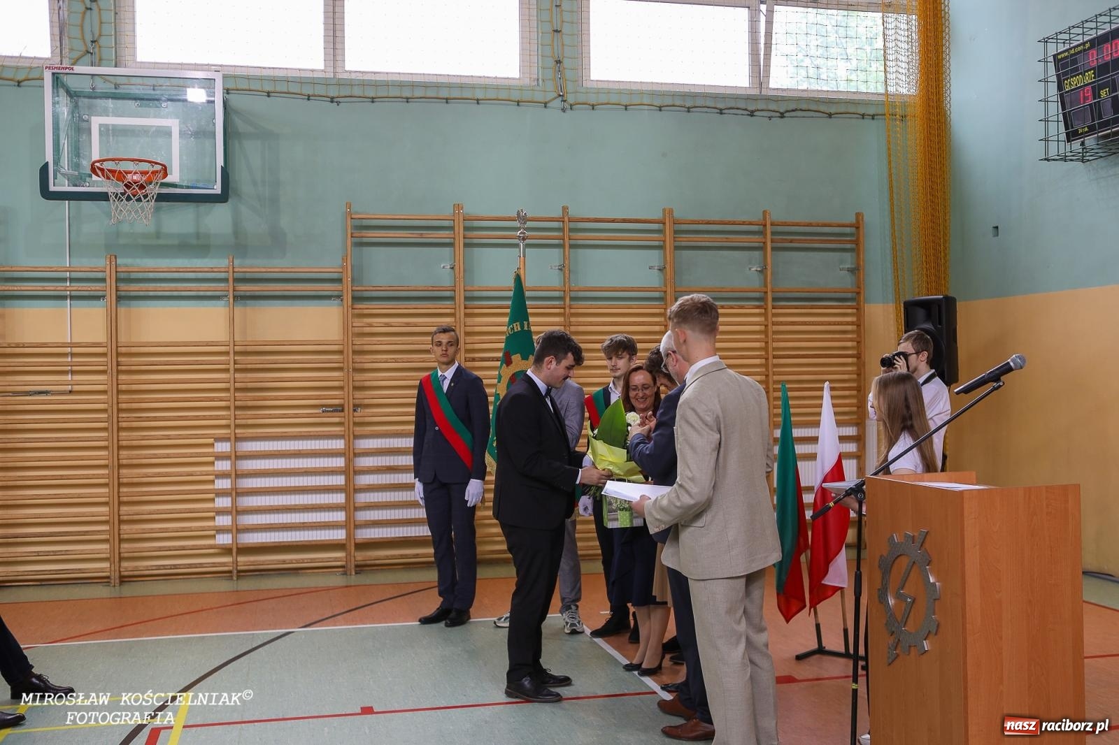 Zdjęcie w galerii na portalu naszraciborz.pl: Raciborska politechnika nad Odrą pożegnała absolwentów wiadomości z regionu