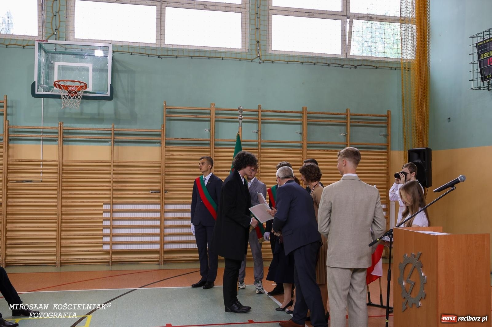 Zdjęcie w galerii na portalu naszraciborz.pl: Raciborska politechnika nad Odrą pożegnała absolwentów wiadomości z regionu