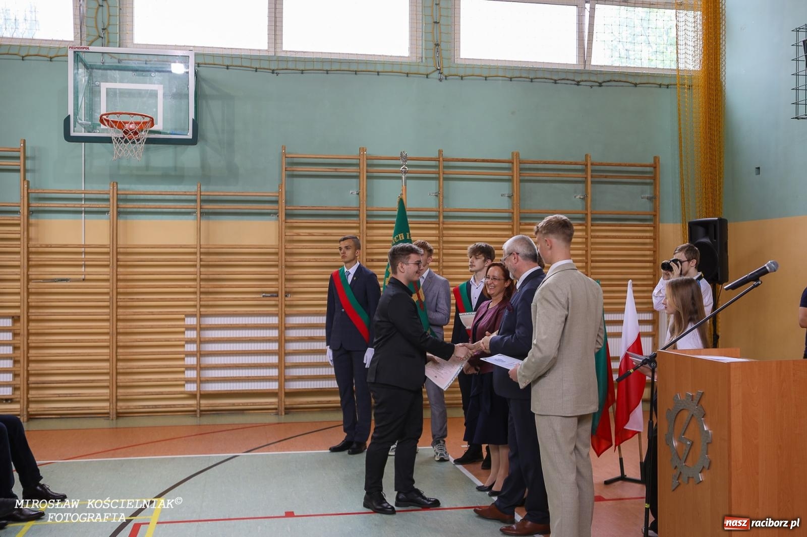 Zdjęcie w galerii na portalu naszraciborz.pl: Raciborska politechnika nad Odrą pożegnała absolwentów wiadomości z regionu