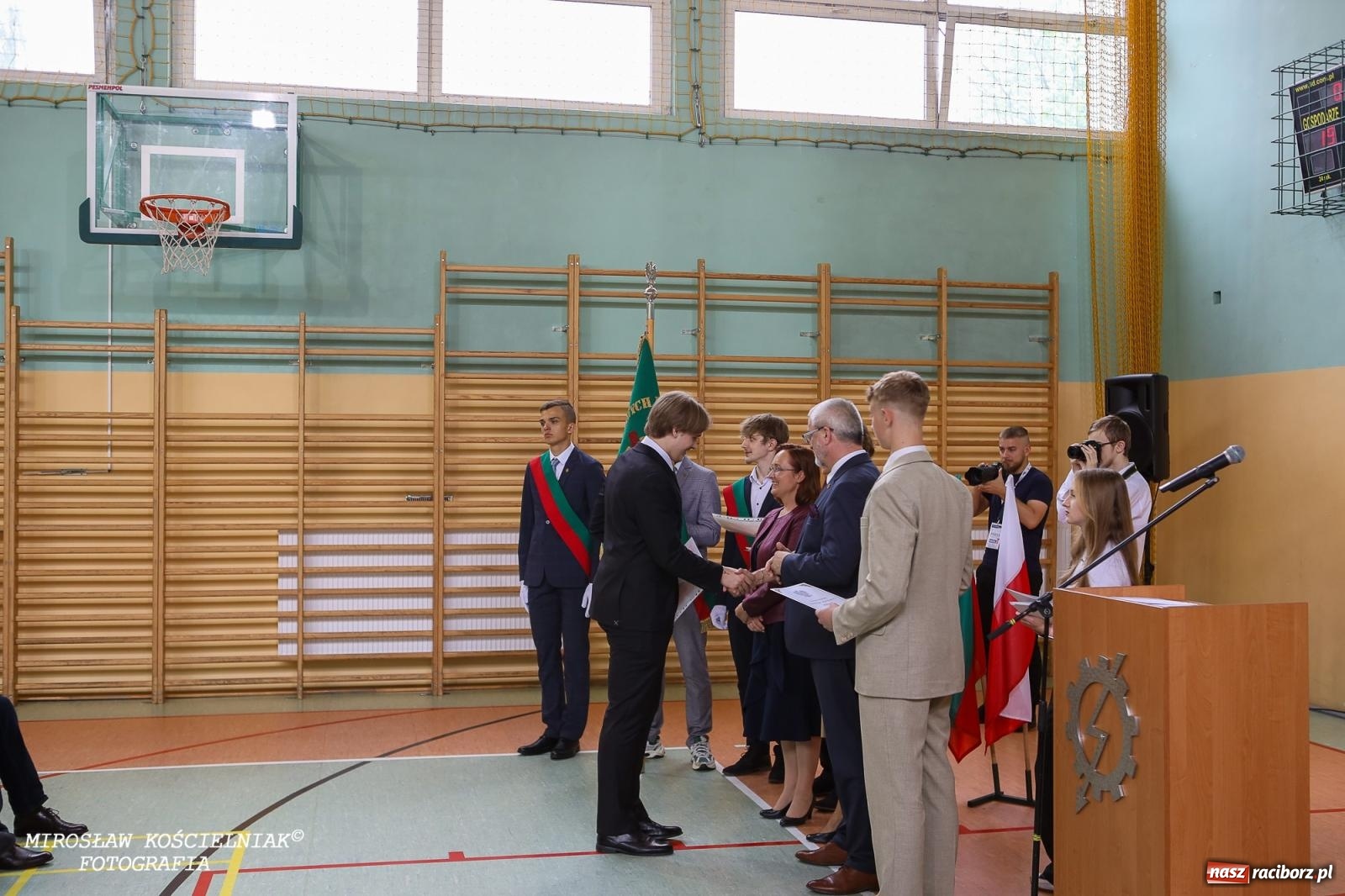 Zdjęcie w galerii na portalu naszraciborz.pl: Raciborska politechnika nad Odrą pożegnała absolwentów wiadomości z regionu