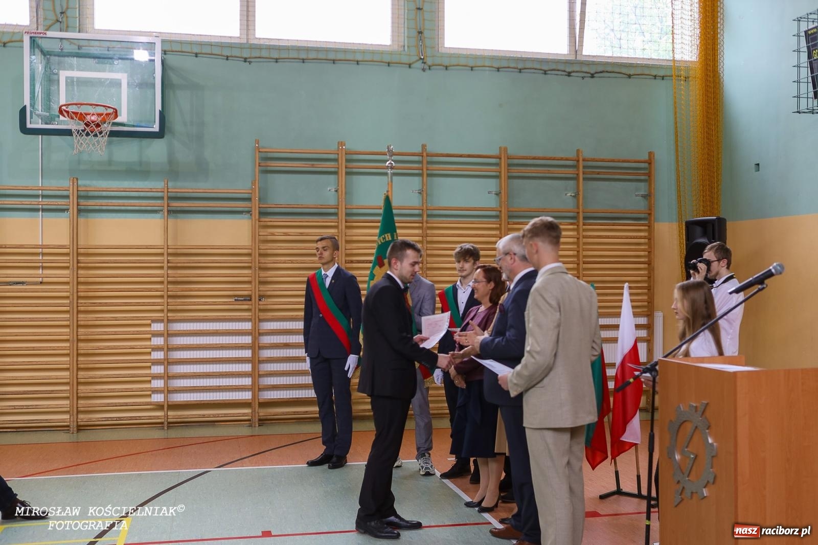 Zdjęcie w galerii na portalu naszraciborz.pl: Raciborska politechnika nad Odrą pożegnała absolwentów wiadomości z regionu