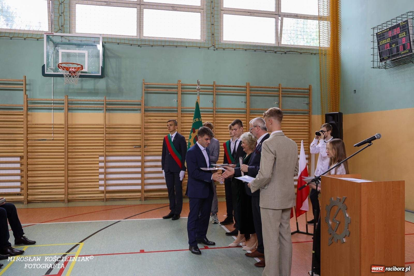 Zdjęcie w galerii na portalu naszraciborz.pl: Raciborska politechnika nad Odrą pożegnała absolwentów wiadomości z regionu